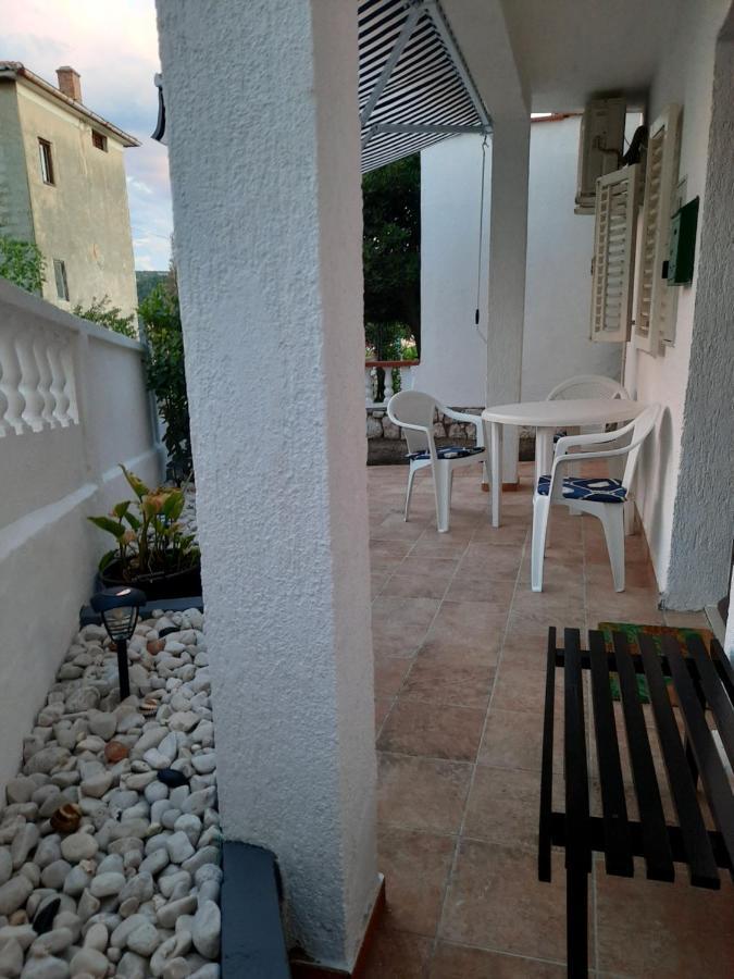 Apartmani Ana-Lora Lopar Exterior foto