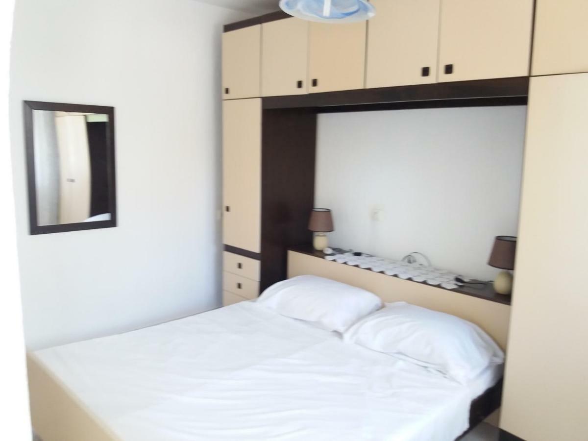 Apartmani Ana-Lora Lopar Exterior foto